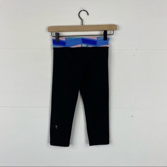 Ivivva Lululemon cropped black leggings with colored waist band - Picture 5 of 5